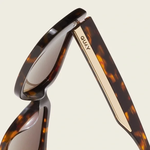 Quay Australia Karma Tortoise Shell Rectangle Sunglasses - Brown Gradient Lenses - Picture 4 of 13